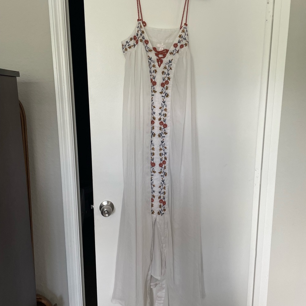 White Floral Embroidered Maxi Dress